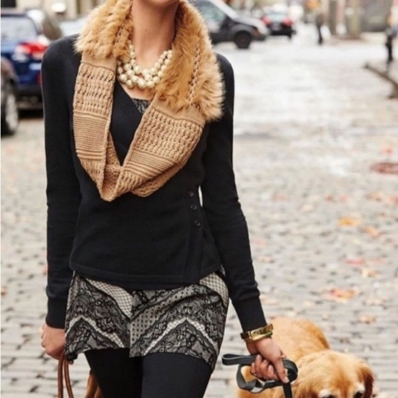 Cabi Women's Black and Gray Patterned top tunic it looks like lace - Picture 2 of 7